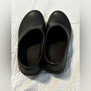 Women’s Black Crocs Neria Pro II work clogs 
Size 8
Only worn once